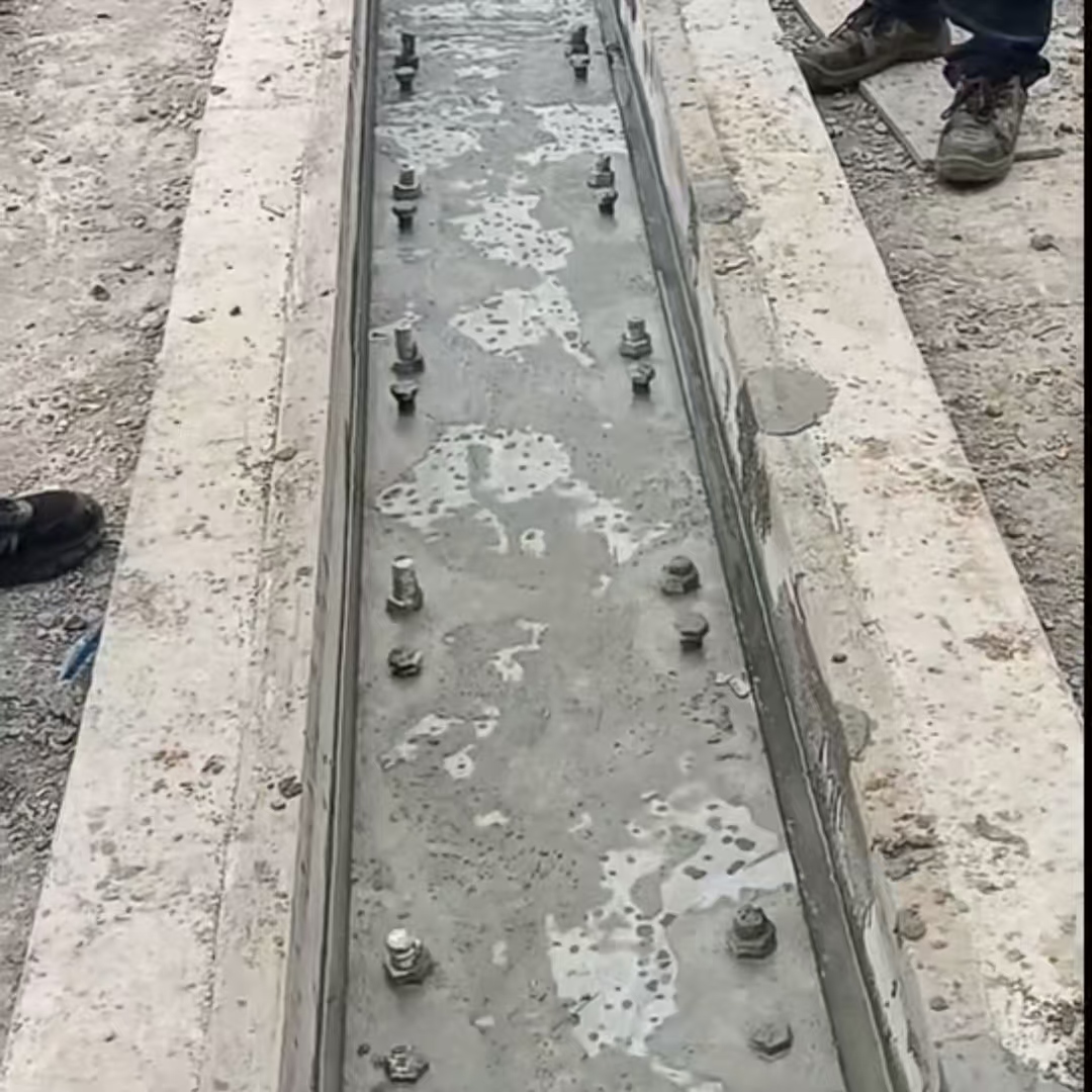 新泰港口码头起重机龙门吊重型机械设备稳固用早强快凝轨道胶泥